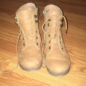 Combat boots